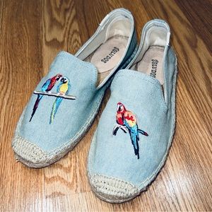 Soludos Chambray Blue Colorful Parrots Espadrilles size 6‎